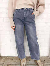 Load image into Gallery viewer, Heavy Rain High Rise Grey Trouser Pockets Crop Barrel Jeans