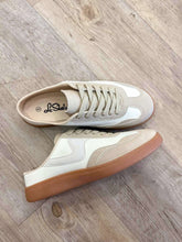 Load image into Gallery viewer, Modern 17 Ivory Slip On Sneaker