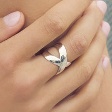 Load image into Gallery viewer, Julie Vos Catalina X Silver Ring