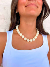 Load image into Gallery viewer, Resin Round Ivory Necklace