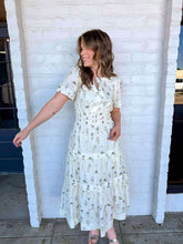 Load image into Gallery viewer, Beautifully Made Floral Dress