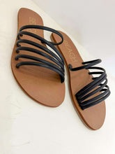 Load image into Gallery viewer, The Cali Black Slide Sandal