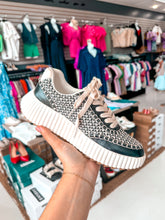 Load image into Gallery viewer, Selina Black Sneaker