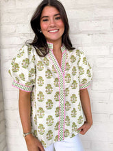 Load image into Gallery viewer, Season In Bloom Cream Top