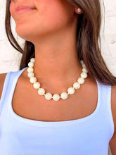 Load image into Gallery viewer, Resin Round Ivory Necklace